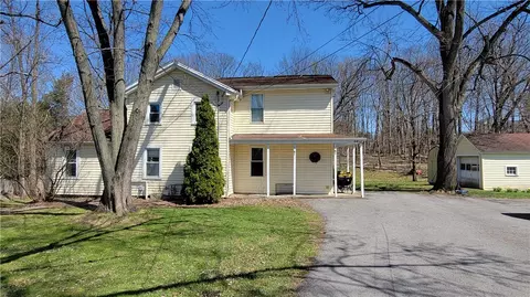 8832 South St, Brutus, NY 13166