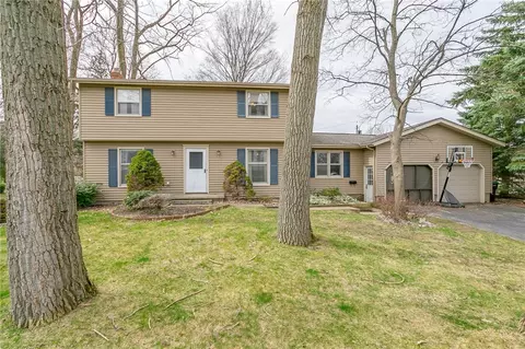 39 Slater Creek Dr, Greece, NY 14616