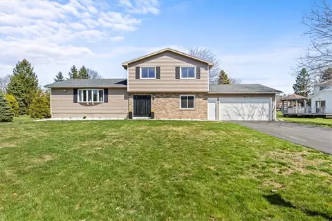 1058 Larkston Dr, Webster, NY 14580