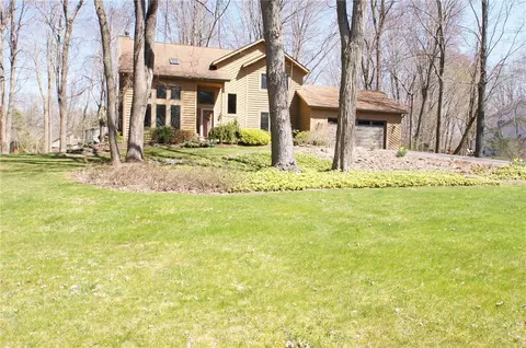 4 Adams Trl, Ogden, NY 14559