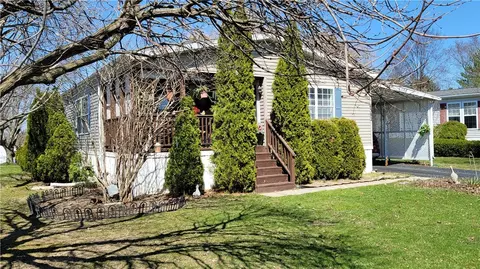 6382 Lambert St, Victor, NY 14564