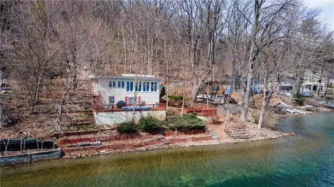 11177 E Bluff Dr, Jerusalem, NY 14527