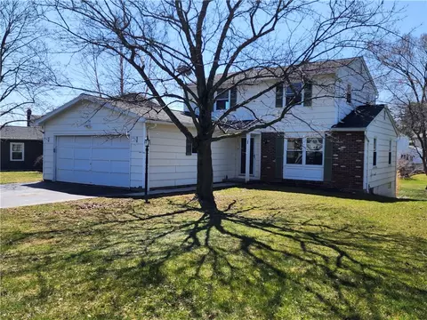 39 Aconbury Dr, Perinton, NY 14450