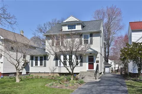 282 Rawlinson Rd, Irondequoit, NY 14617