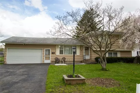 8 Debby Ln, Gates, NY 14606