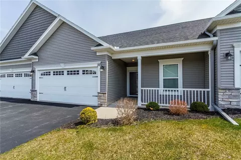 32 Cedar Cv, Gates, NY 14606