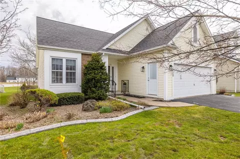 11 Snapdragon Cir, Chili, NY 14514