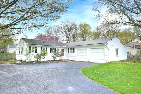 75 Parkridge Dr, Pittsford, NY 14534