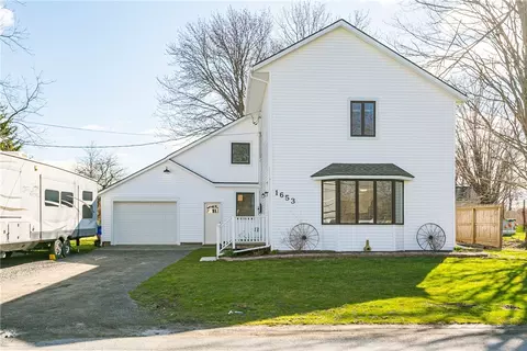 1653 W Kendall Rd, Kendall, NY 14476