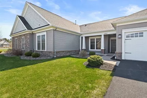 1067 Creek Field Dr, Webster, NY 14580