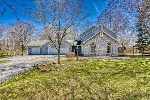 1341 New Seabury Ln, Victor, NY 14564
