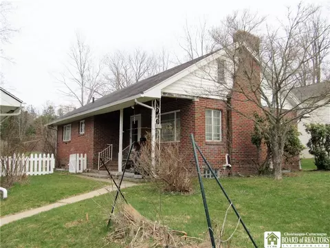 115 Elizabeth St, Busti, NY 14750