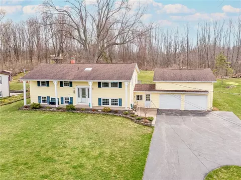 13 Dresser Rd, Ogden, NY 14559