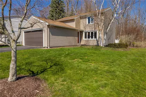 108 Beacon Hills Dr N, Penfield, NY 14526