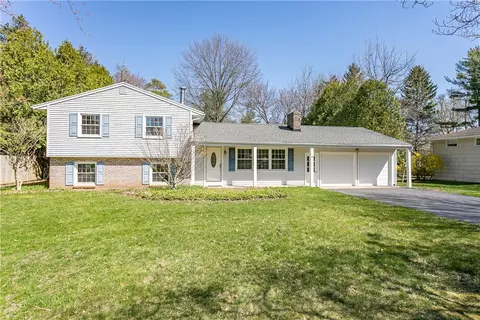 6 Kendon Rd, Perinton, NY 14534