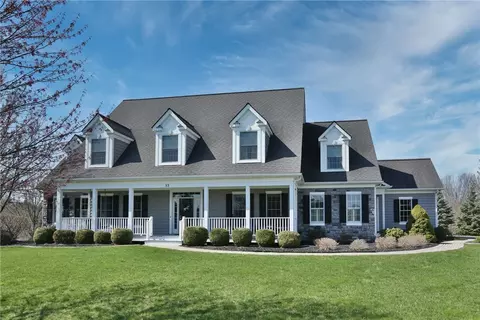 53 Turning Leaf Dr, Pittsford, NY 14534