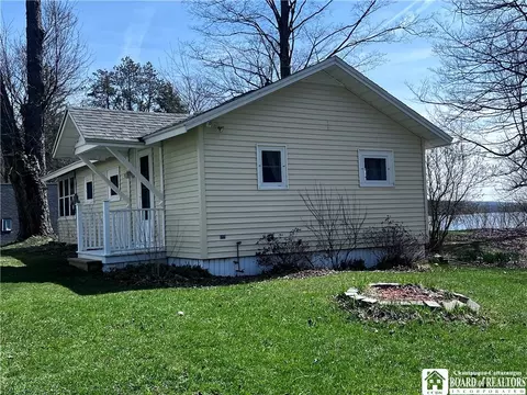 8133 Bear Lake Rd S, Pomfret, NY 14784