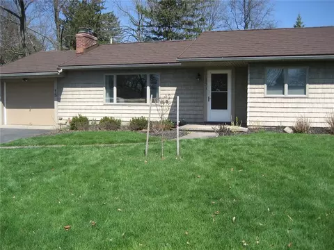 15 Leedale Dr, Webster, NY 14580