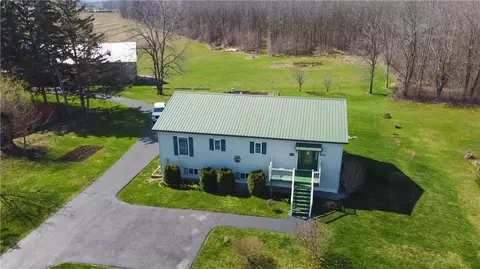 1129 County 4 Rd, Seneca, NY 14456