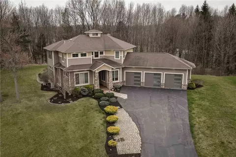 910 Bel Arbor Dr, Victor, NY 14564