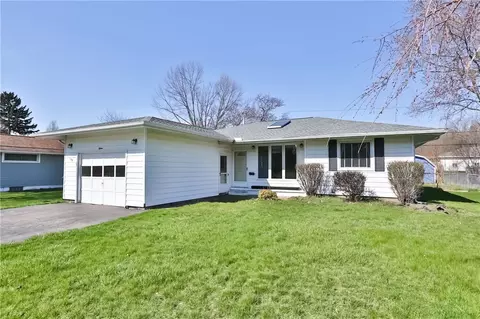 15 Ingram Dr, Gates, NY 14624