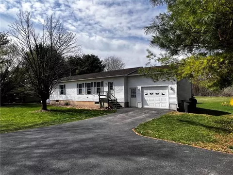 800 Whiskey Hill Rd, Junius, NY 13165