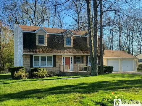 18 Crandall Ave, Hanover, NY 14136