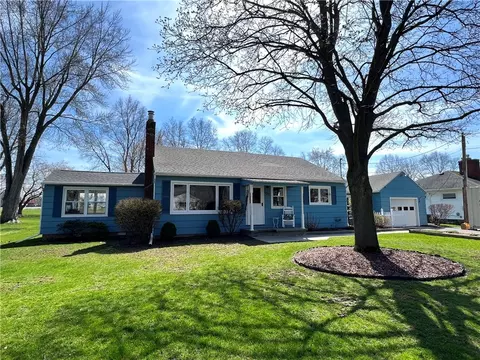101 Country Ln, Penfield, NY 14526