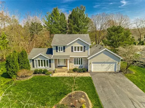 166 Briar Wood Ln, Greece, NY 14626