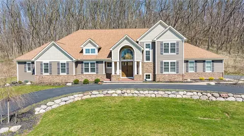 371 Bridlewood Ln, Victor, NY 14564