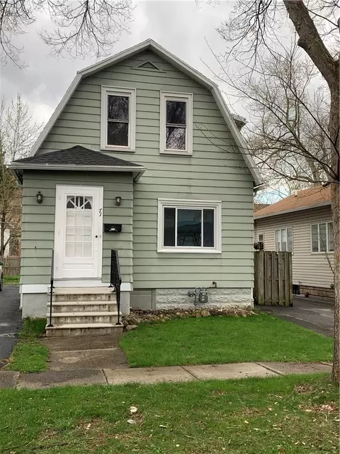 71 Delamaine Dr, Rochester, NY 14621