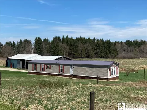 8888 Glasgow Rd, Pomfret, NY 14063