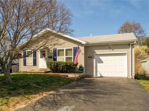 98 Dewberry Dr, Irondequoit, NY 14622