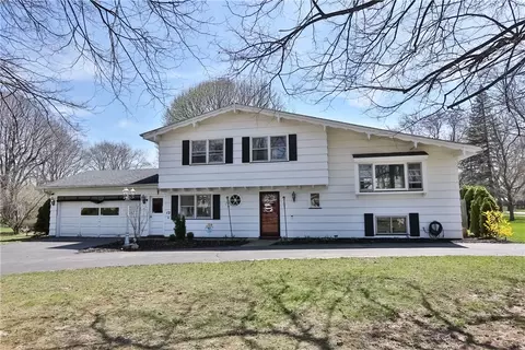 12 Del Verde Rd, Gates, NY 14624