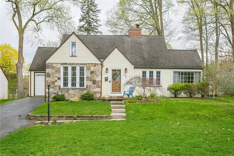 306 Eaglehead Rd, Perinton, NY 14445