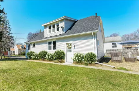 12 Bleacker Rd, Rochester, NY 14609