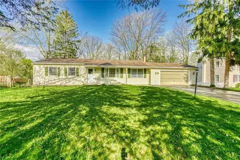 43 Robinwood Trl, Rochester, NY 14623