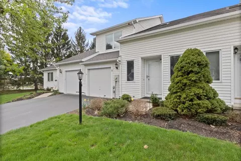 5 Tucana Dr, Perinton, NY 14450