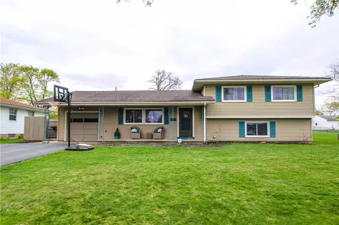 179 Meadowbriar Rd, Greece, NY 14616