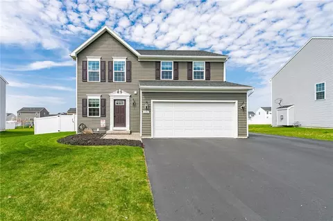 1122 Harlowe Ln, Farmington, NY 14425
