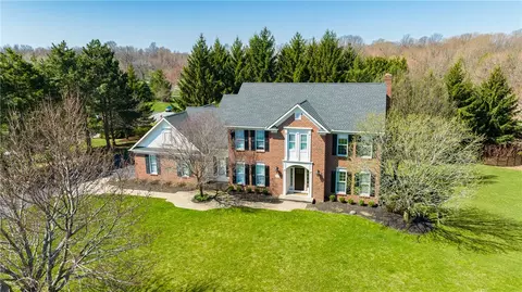 61 Vineyard Hl, Perinton, NY 14450