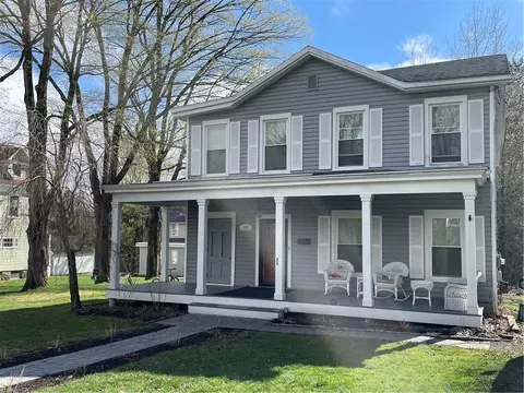 153 W Main St, Stamford, NY 12167