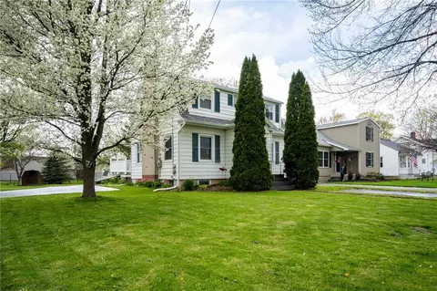 225 Birdsall Pkwy, Palmyra, NY 14522
