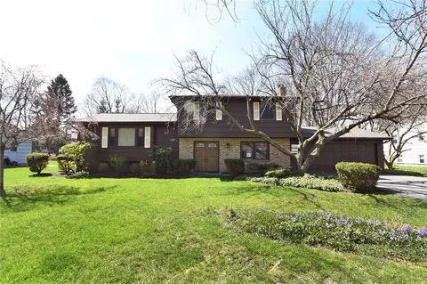 123 Witherspoon Ln, Rochester, NY 14625