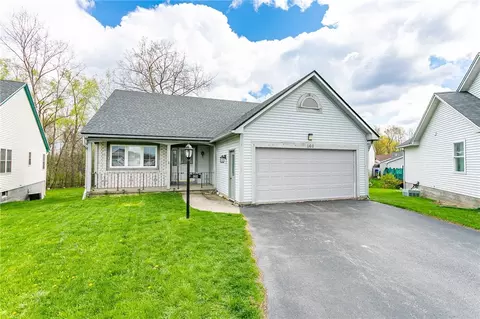 160 Hickory Manor Dr, Gates, NY 14606
