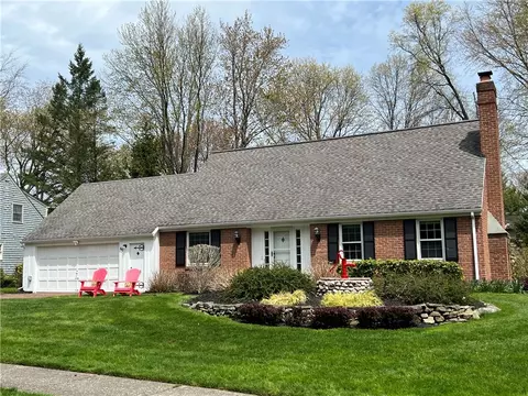 60 Hearthstone Ln, Irondequoit, NY 14617