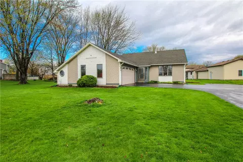 1081 Cottonwood Ln, Webster, NY 14580