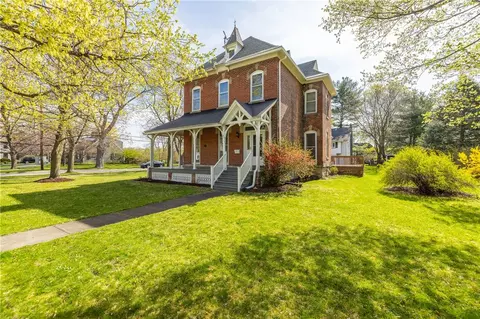 2 East St, Victor, NY 14564