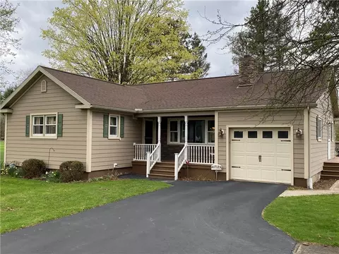 18 Pennsylvania Ave, Friendship, NY 14739