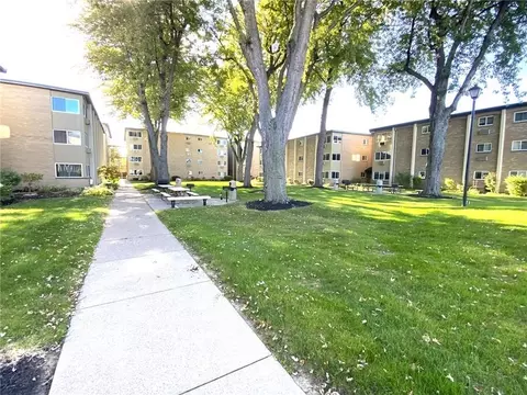 511 Westage The Hbr #511, Irondequoit, NY 14617